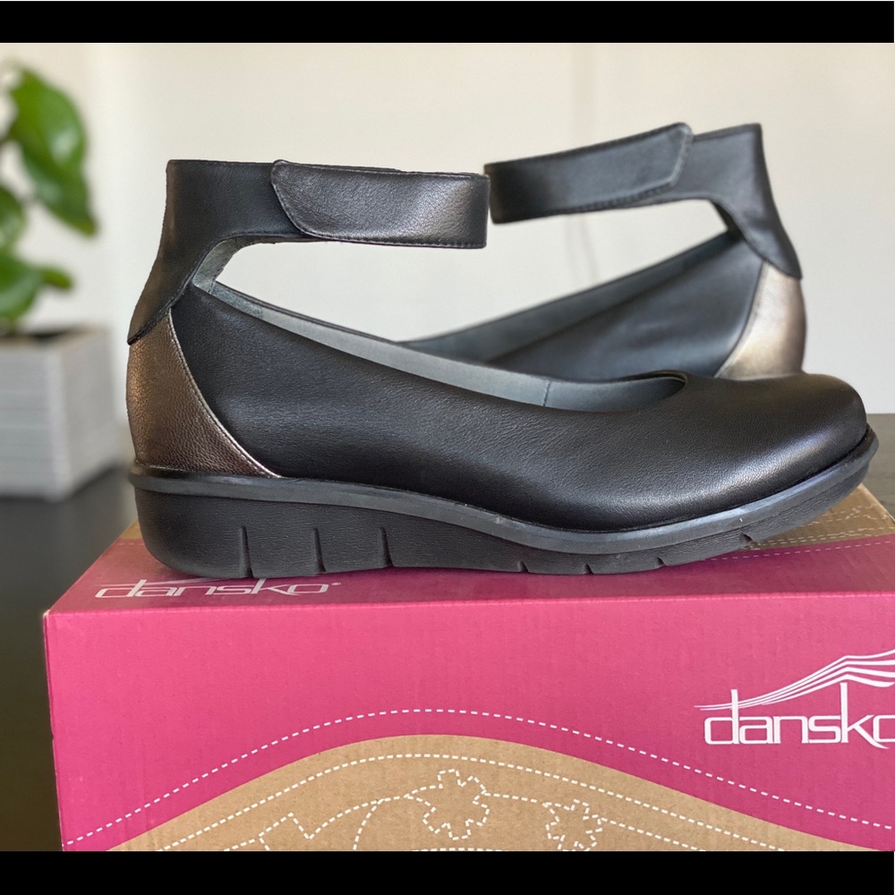 Dansko Jenna flats